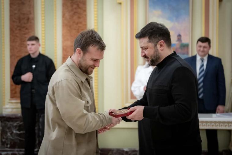 Призер Ігор Нескорених з Луганщини отримав від президента орден «За мужність» Призер Ігор Нескорених з Луганщини отримав від президента орден «За мужність»