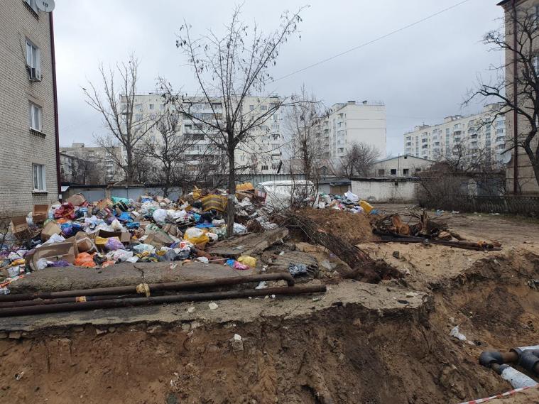ЛОВА: У Сіверськодонецьку по пів року не вивозять сміття, у Довжанську масово закриваються бізнеси