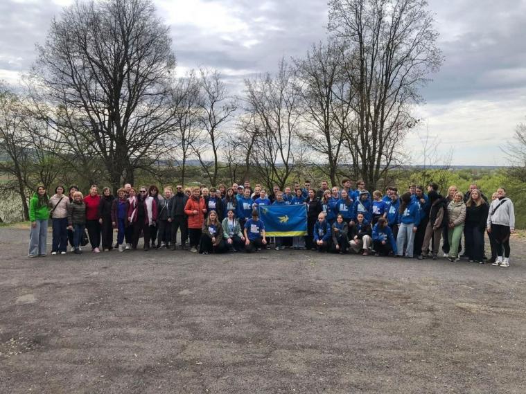 Сіверськодончани та волонтери провели толоку на «Лісовій Дачі» Сіверськодончани та волонтери провели толоку на «Лісовій Дачі»