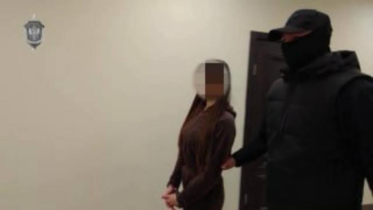 Окупанти на Луганщині затримали 20-річну жінку за нібито «держзраду»