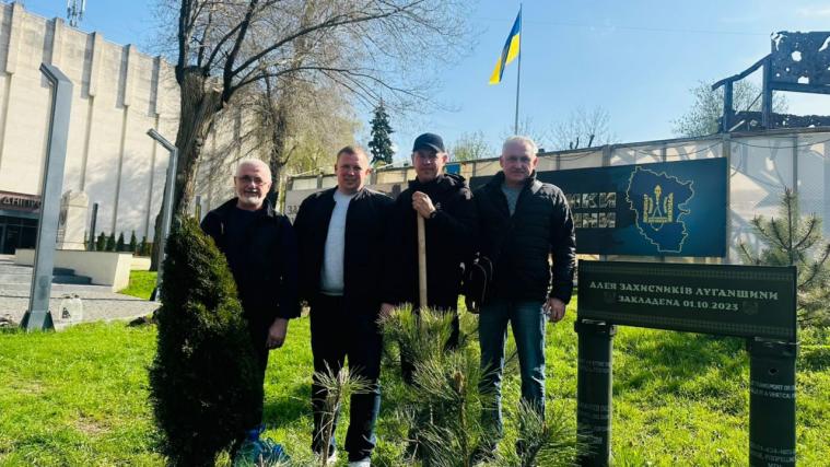 Рубіжани у Дніпрі висадили сосни у пам'ять про загиблих захисників