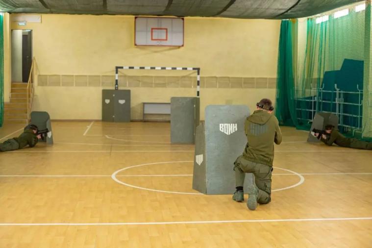 ЛОВА: У Сіверськодонецьку закордонні паспорти оформлюють раз на тиждень, у Луганську молодь проходить сотні годин військового вишколу ЛОВА: У Сіверськодонецьку закордонні паспорти оформлюють раз на тиждень, у Луганську молодь проходить сотні годин військового вишколу