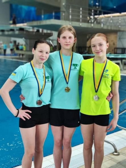 Спортсменки з Луганщини вибороли ще три медалі на чемпіонаті України зі стрибків у воду 