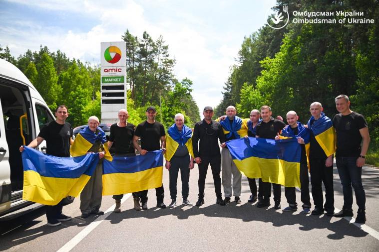 З полону рф повернули сімох цивільних українців, яких утримували з 2022 року 