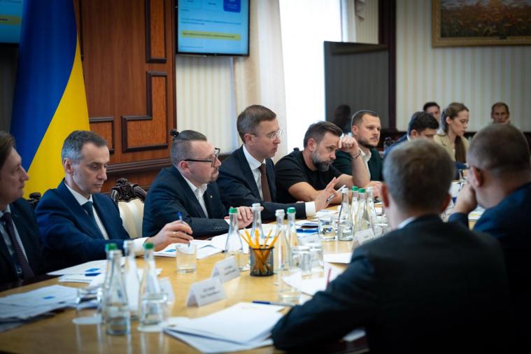 Міністерствам доручили підготувати пакет рішень для посилення підтримки ВПО, – Корецький