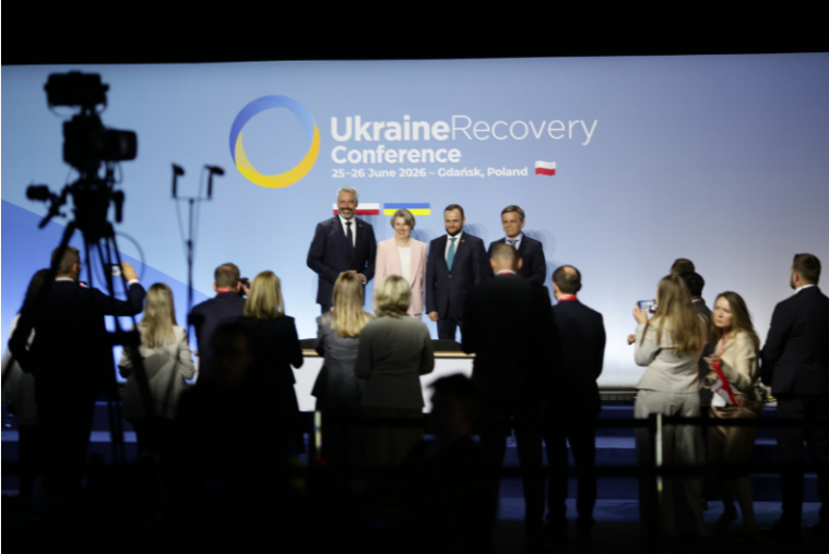 ЄІБ спрямовує понад 470 млн євро на проєкти з відновлення України: як це стосується ВПО