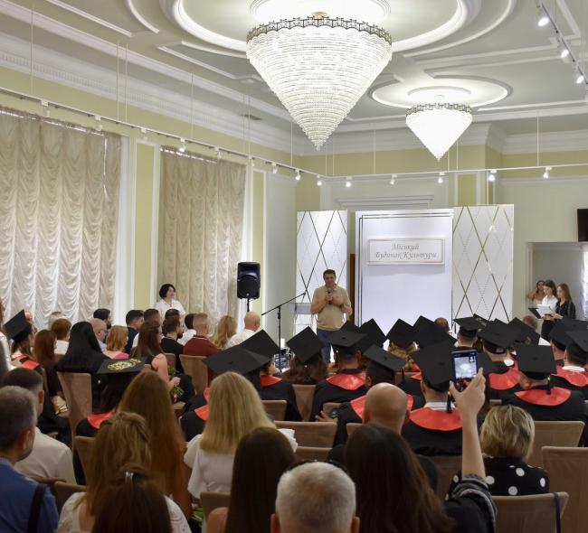 У Рівному провели церемонію випуску магістрів Луганського медуніверситету