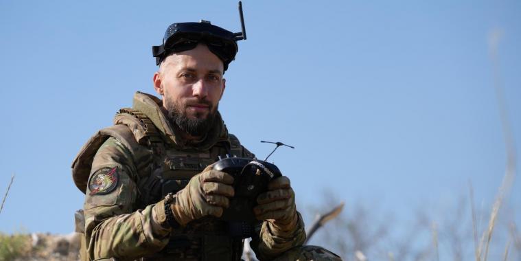 «Геймер сидітиме вдома, а на полі бою працюватимуть роботи»: оператор БПЛА штурмового полку «Цунамі» про те, як змінюється війна
