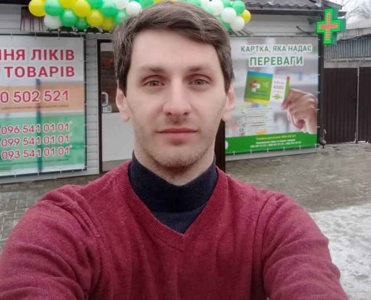 Робота під обстрілами, втрата аптек і скорочення запасів ліків: історія регіонального менеджера аптечної мережі Якова Гіндіна