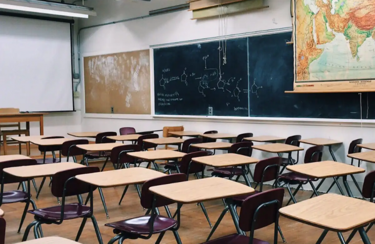 Окупанти у Сіверськодонецьку не планують відбудовувати школи. У кількох містах тепер ліміти на інтернет. Фото - Реальна газета Окупанти у Сіверськодонецьку не планують відбудовувати школи. У кількох містах тепер ліміти на інтернет. Фото - Реальна газета