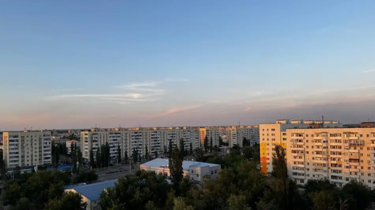 В окупованому Сіверськодонецьку демонтують пошкоджений будинок