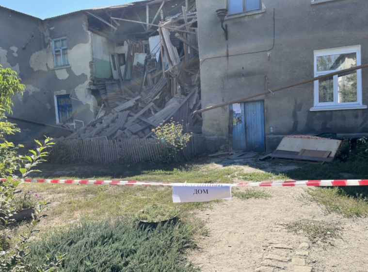 В окупованому Суходільську обвалилася частина аварійного будинку