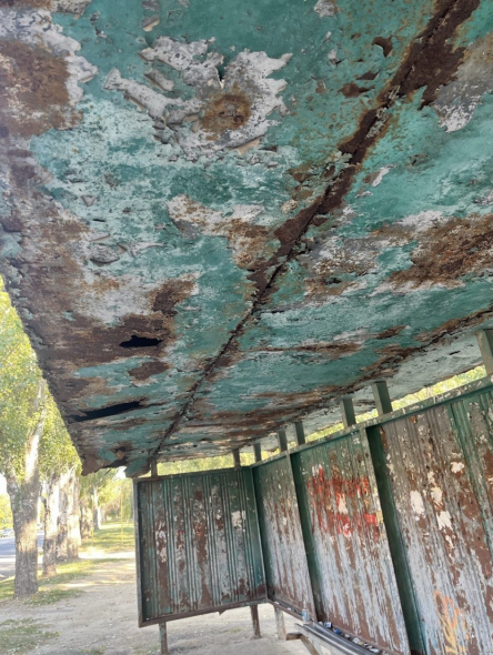 У Луганську показали стан однієї із зупинок (ФОТО)
