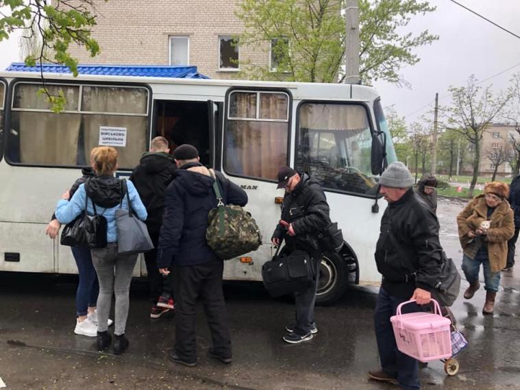 Евакуація 20 квітня: 14 жителів Рубіжного, 11 із Сєвєродонецька, 38 з Лисичанська