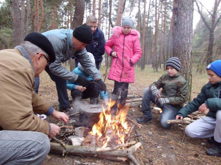 День удался! В небе закружили снежинки, пошел первый снег.