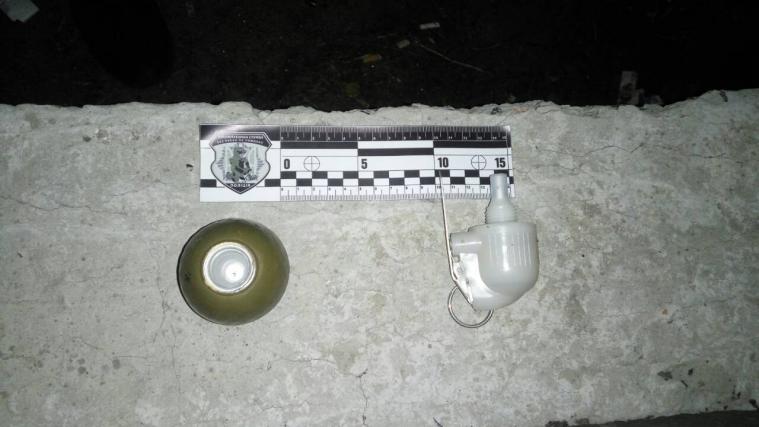 В Сєвєродонецьку поліцейські вилучили у перехожого бойову гранату
