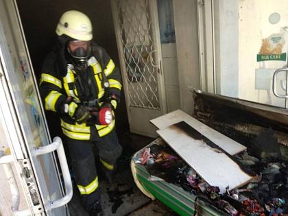 Спасатели ликвидировали пожар в магазине
