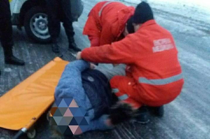 В Северодонецке спасли женщину, которая лежала на дороге