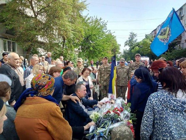 11 мая в Северодонецке состоялось прощание с бойцом "Айдара" Сергеем Дрогиным