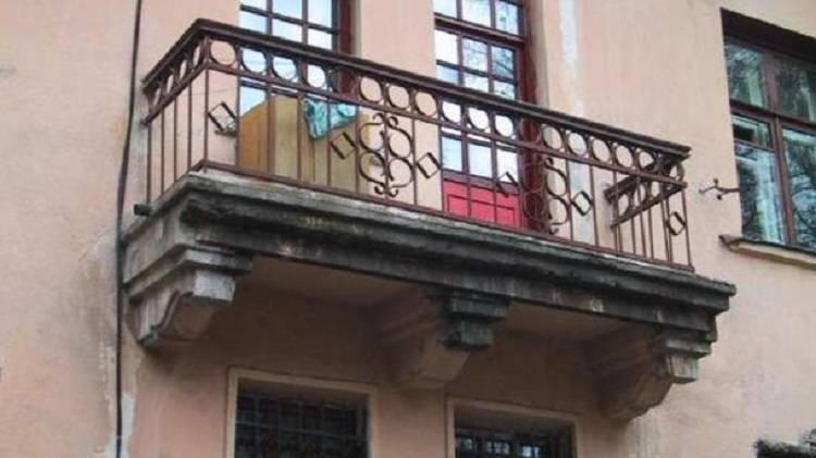 В Северодонецке женщина выпала с балкона четвертого этажа