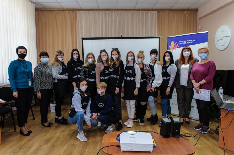 Співробітниці салонів краси Сєвєродонецька приєднаються до боротьби з домашнім насильством