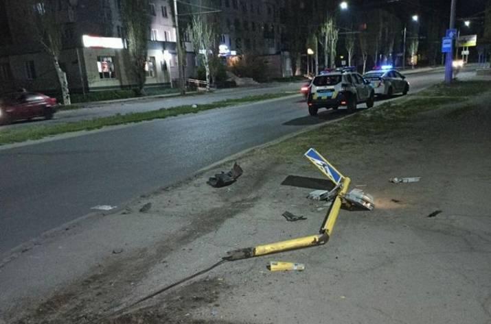 В Северодонецке пьяный водитель столкнулся со светофором