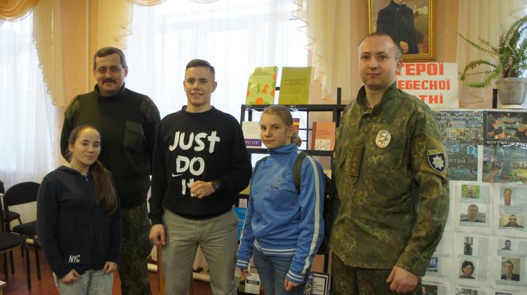 На Луганщині поліцейські проводять уроки з правового виховання в школах та інтернатах
