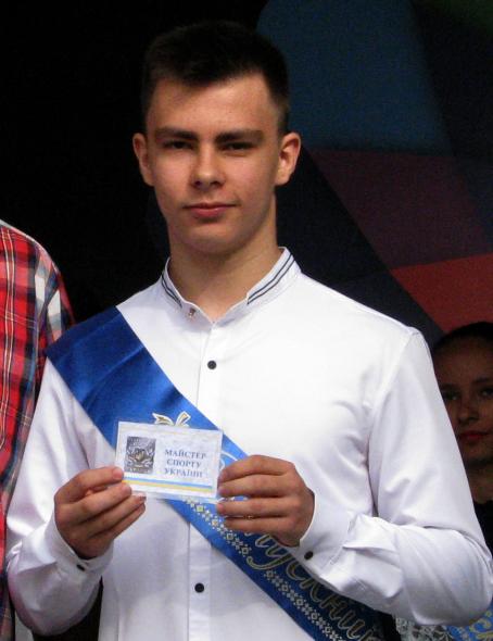 Удостоверение Мастера Спорта Украины по кикбоксингу ИСКА вручено Илье Косаренко 