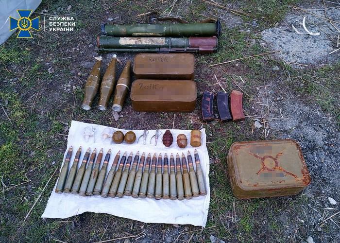 На Луганщине обнаружен схрон с арсеналом артиллерийских снарядов и гранатометов