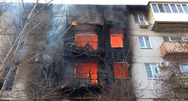 У Сєвєродонецьку один з будинків запалав вчетверте і вп’яте. У Рубіжному загиблих ховають у дворах