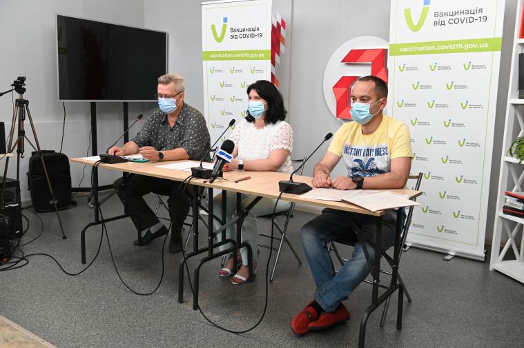 Медичні експерти Сєвєродонецька розповіли про вакцинацію проти COVID-19 у регіоні