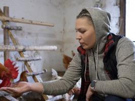 Із Сіверськодонецька — у село на Вінниччині: як родина переселенців створила курячий бізнес