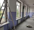 У Сєвєродонецьку окупанти нашвидкуруч ремонтують школу, а в Лисичанську виправдовуються за черги