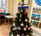 В шелтері для переселенців Луганщини в Дніпрі прикрасили Різдвяну ялинку