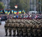 Захисники та захисниці, які звільнювали та боронять Луганщину, взяли участь у першому військовому параді в Сєвєродонецьку
