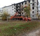 Кущі, розбиті будівлі та прапори рф: у мережі з’явилися нові кадри з Сєвєродонецька (ФОТО)