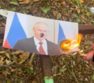 В окупації палають портрети путіна: активісти з Луганщини долучилися до акції спротиву (ФОТО)