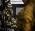 Полонених на Донбасі громадян Китаю доправили у Київ, вони розповідають про службу в рф (ФОТО)