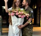 Поліцейський Луганщини освідчився коханій після повернення з Куп’янщини
