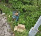 «Просто звалище»: жителі окупованого Сіверськодонецька скаржаться на сміття у сквері (ФОТО)