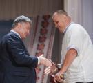 Президент вручив державні нагороди жителям Луганщини