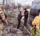 Луганські поліцейські доставили допомогу в прифронтове селище