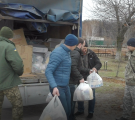 «То выборы, то локдаун»: Погорельцам под Северодонецком помогают в основном волонтеры и верующие