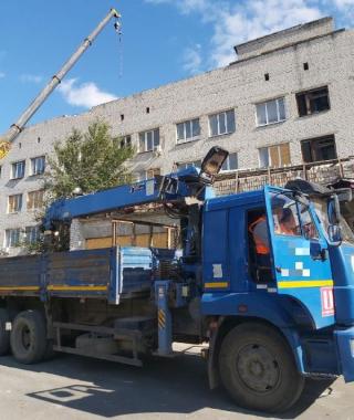 Окупанти в Сєвєродонецьку взялися ремонтувати лікарню та спортивну школу