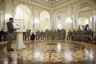 Президент нагородив захисників Луганщини орденом «Золота Зірка»