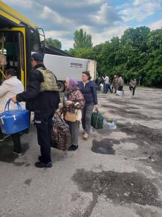 Евакуйовано 38 людей з Луганщини