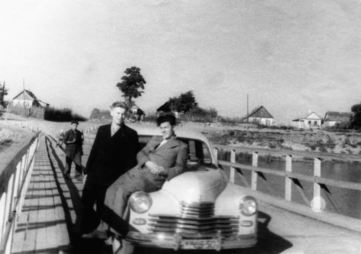 На фото 1950 року тимчасовий міст між Павлоградом і Лисичанськом