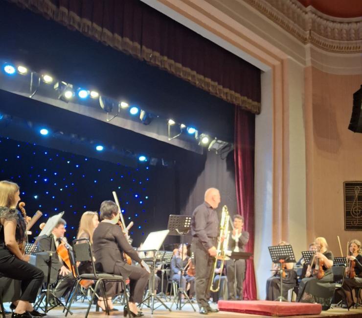 Семюель Куфіньяль з оркестром