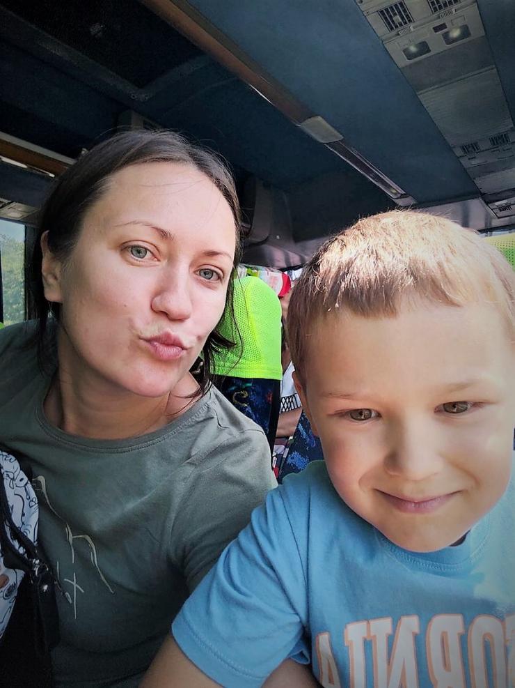 Анастасія з сином повертаються в Україну