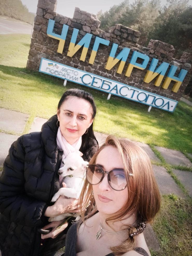 Анна Ніколаєнко з мамою в Чегирині
